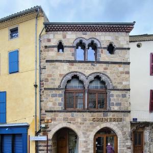 france/auvergne-rhone-alpes/brioude/maison-romane-maison-porte