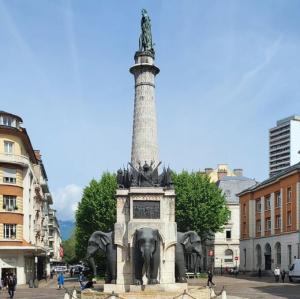 france/auvergne-rhone-alpes/chambery/fontaine-des-elephants