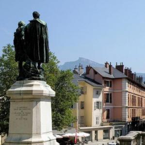 france/auvergne-rhone-alpes/chambery/place-du-chateau