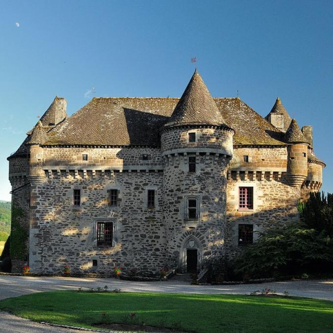 france/auvergne-rhone-alpes/chateau-d-auzers