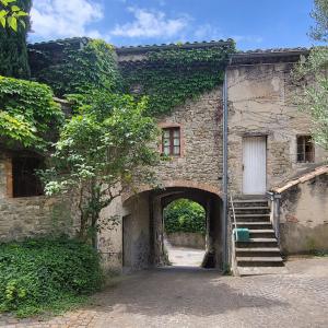 france/auvergne-rhone-alpes/chateauneuf-de-mazenc/portail-du-tour