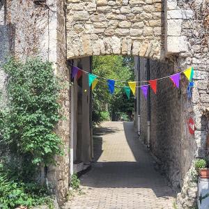 france/auvergne-rhone-alpes/chateauneuf-de-mazenc/porte-de-l-eglise