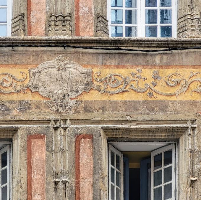 france/auvergne-rhone-alpes/cremieu/grande-rue-de-la-halle