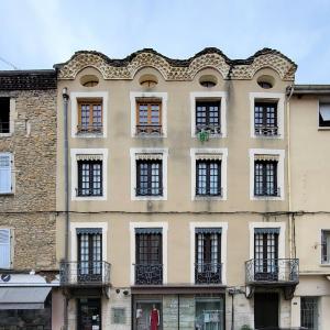 france/auvergne-rhone-alpes/cremieu/grande-rue-de-la-halle