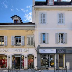 france/auvergne-rhone-alpes/ferney-voltaire/grand-rue