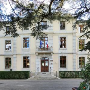 france/auvergne-rhone-alpes/ferney-voltaire/mairie