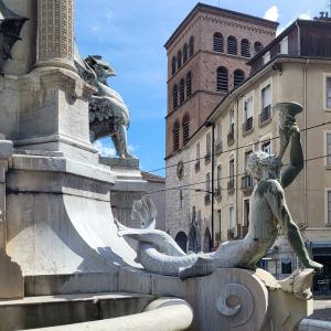 france/auvergne-rhone-alpes/grenoble/place-notre-dame