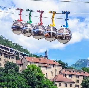 france/auvergne-rhone-alpes/grenoble/telepherique-de-grenoble-bastille