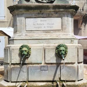 france/auvergne-rhone-alpes/grignan/fontaine-sevigne