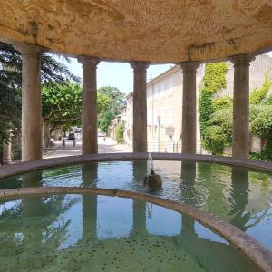 france/auvergne-rhone-alpes/grignan/lavoir