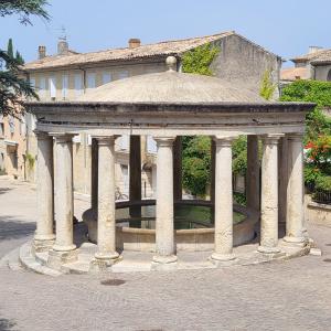 france/auvergne-rhone-alpes/grignan/lavoir