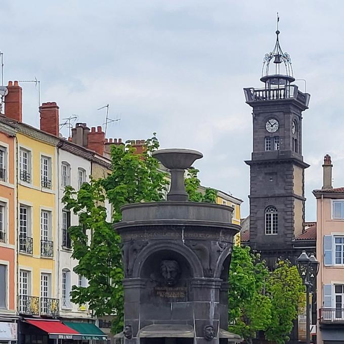 france/auvergne-rhone-alpes/issoire/place-de-la-republique