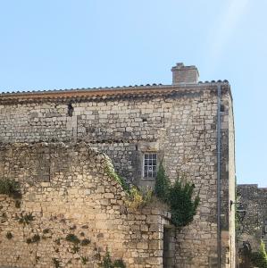 france/auvergne-rhone-alpes/la-garde-adhemar/cellier-du-chateau