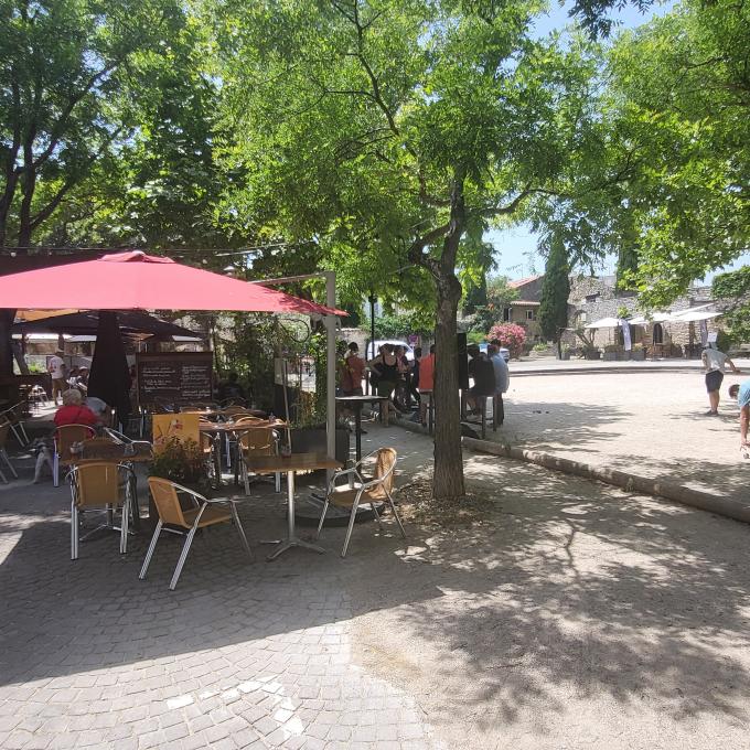 france/auvergne-rhone-alpes/la-garde-adhemar/place-georges-perriod