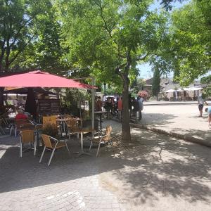 france/auvergne-rhone-alpes/la-garde-adhemar/place-georges-perriod