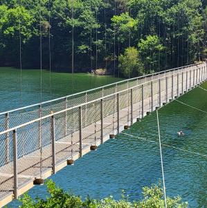 france/auvergne-rhone-alpes/lac-de-saint-etienne-cantales