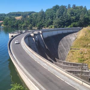 france/auvergne-rhone-alpes/lac-de-saint-etienne-cantales/barrage-de-saint-etienne-cantales