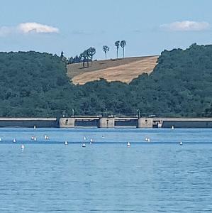 france/auvergne-rhone-alpes/lac-de-saint-etienne-cantales/barrage-de-saint-etienne-cantales