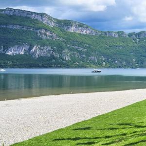 france/auvergne-rhone-alpes/lac-du-bourget/plage-de-la-chatiere-conjux