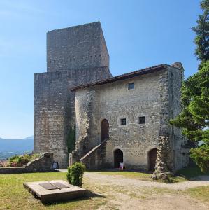 france/auvergne-rhone-alpes/le-poet-laval/chateau