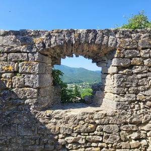 france/auvergne-rhone-alpes/le-poet-laval/chateau