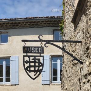 france/auvergne-rhone-alpes/le-poet-laval/musee-du-protestantisme-ancien-temple