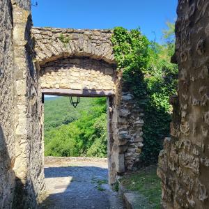 france/auvergne-rhone-alpes/le-poet-laval/petit-portail