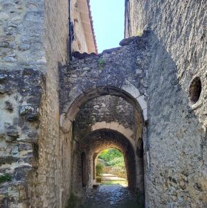 france/auvergne-rhone-alpes/le-poet-laval/petit-portail
