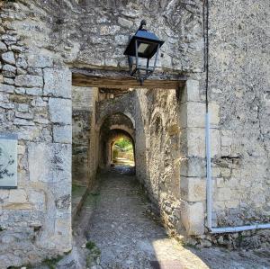 france/auvergne-rhone-alpes/le-poet-laval/petit-portail