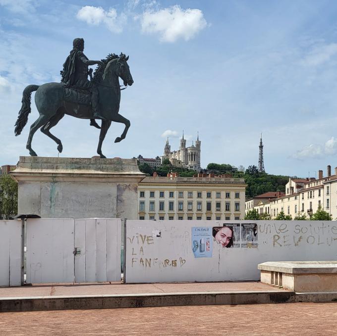 france/auvergne-rhone-alpes/lyon/place-bellecour