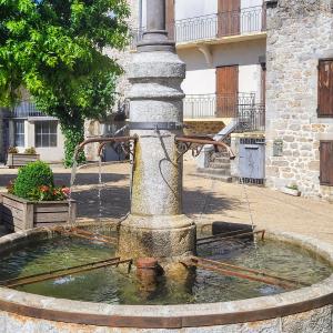 france/auvergne-rhone-alpes/marcoles/fontaine