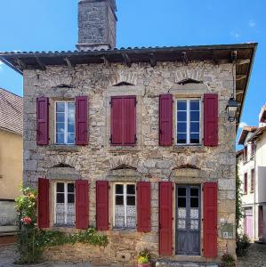 france/auvergne-rhone-alpes/marcoles/maison-carree
