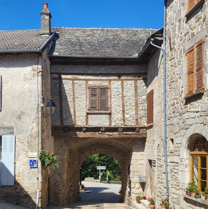 france/auvergne-rhone-alpes/marcoles/portail-bas