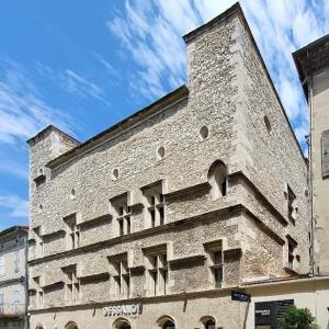 france/auvergne-rhone-alpes/montelimar/maison-diane-de-poitiers