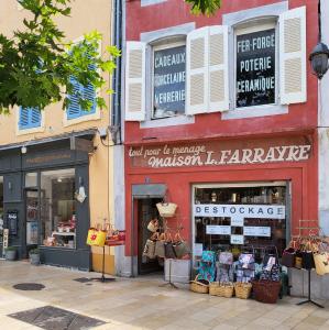 france/auvergne-rhone-alpes/montelimar/place-du-marche