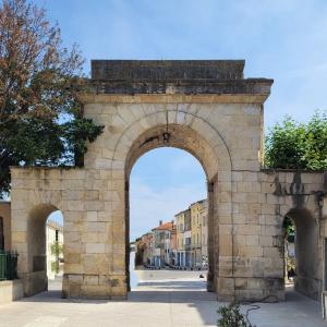 france/auvergne-rhone-alpes/montelimar/porte-saint-martin