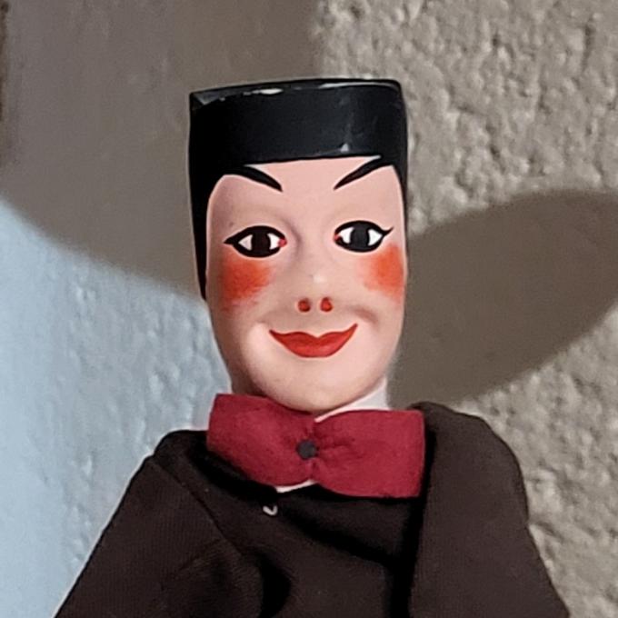 france/auvergne-rhone-alpes/monts-du-lyonnais/musee-theatre-guignol-brindas