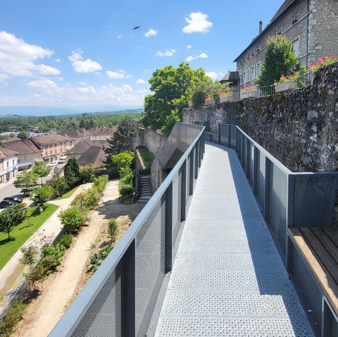 france/auvergne-rhone-alpes/morestel/passerelle-jardin-des-remparts
