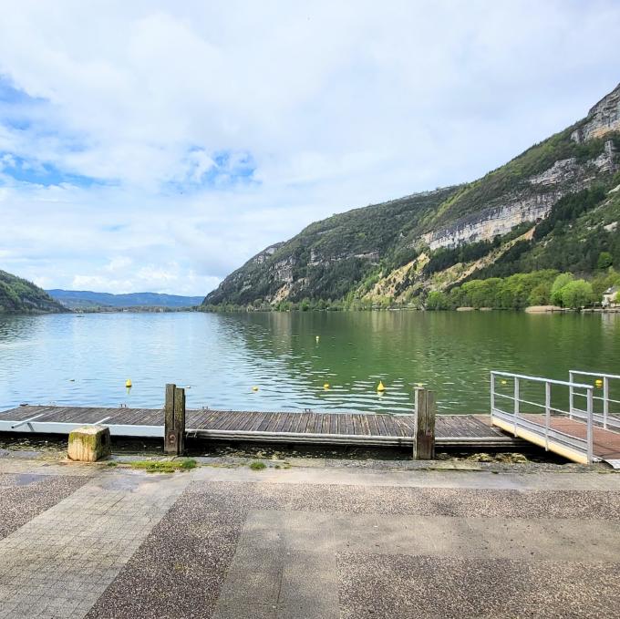 france/auvergne-rhone-alpes/nantua/lac-de-nantua-promenade