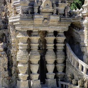 france/auvergne-rhone-alpes/palais-ideal-du-facteur-cheval