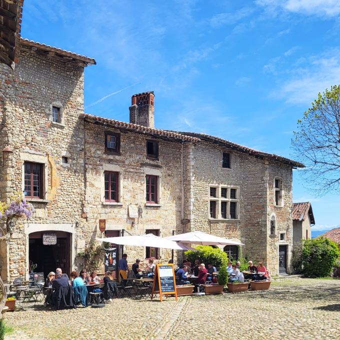 france/auvergne-rhone-alpes/perouges/place-du-tilleul