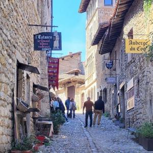 france/auvergne-rhone-alpes/perouges/rue-des-rondes