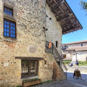 france/auvergne-rhone-alpes/perouges/rue-du-prince