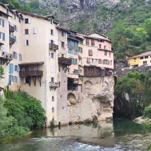france/auvergne-rhone-alpes/pont-en-royans/maisons-suspendues