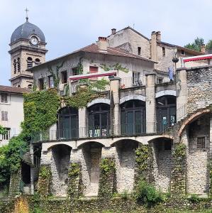 france/auvergne-rhone-alpes/pont-en-royans/place-de-la-halle