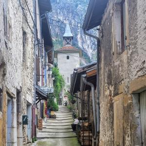 france/auvergne-rhone-alpes/pont-en-royans/rue-de-l-horloge-tour-de-l-horloge