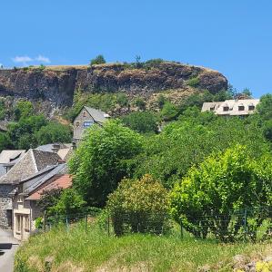 france/auvergne-rhone-alpes/rocher-de-carlat