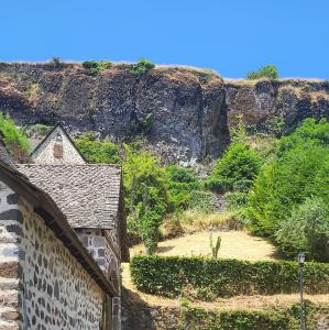 france/auvergne-rhone-alpes/rocher-de-carlat