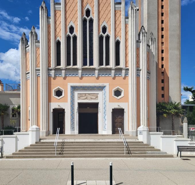 france/auvergne-rhone-alpes/romans-sur-isere/eglise-notre-dame-de-lourdes