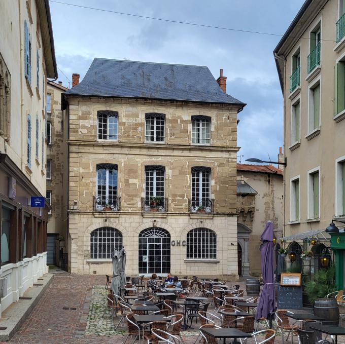 france/auvergne-rhone-alpes/romans-sur-isere/place-aux-herbes